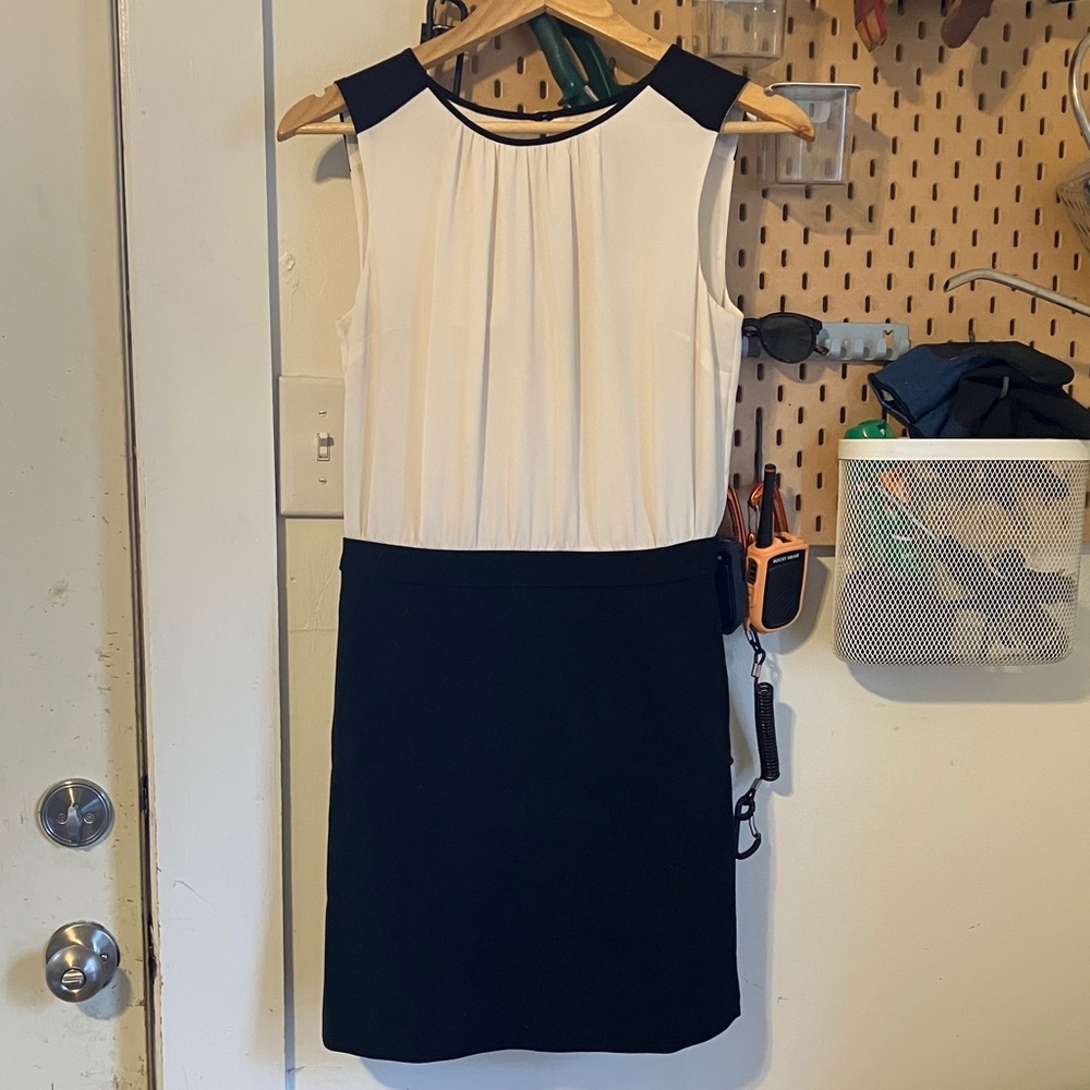 Loft size 0 black and white dress